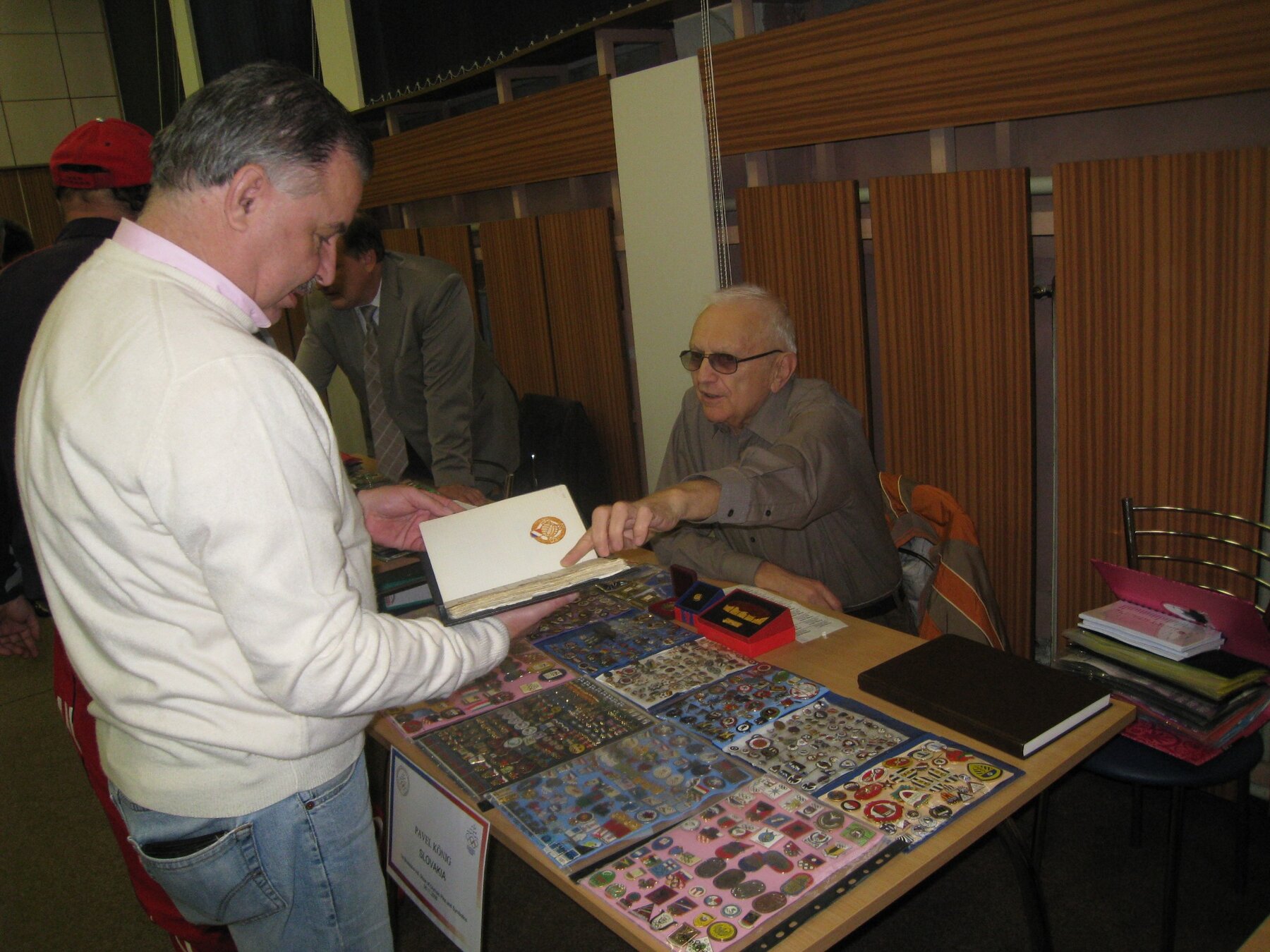 Collectors’ exchange meeting at the Military Hospital – photograph 1