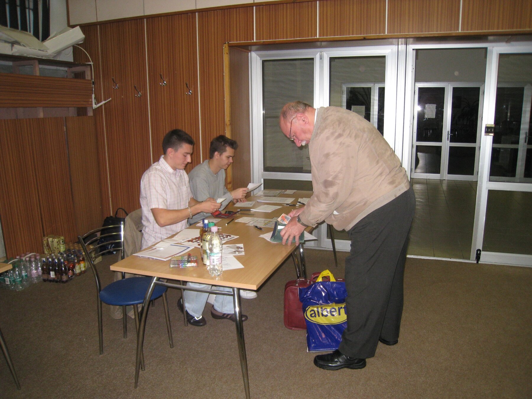 Collectors’ exchange meeting at the Military Hospital – photograph 5