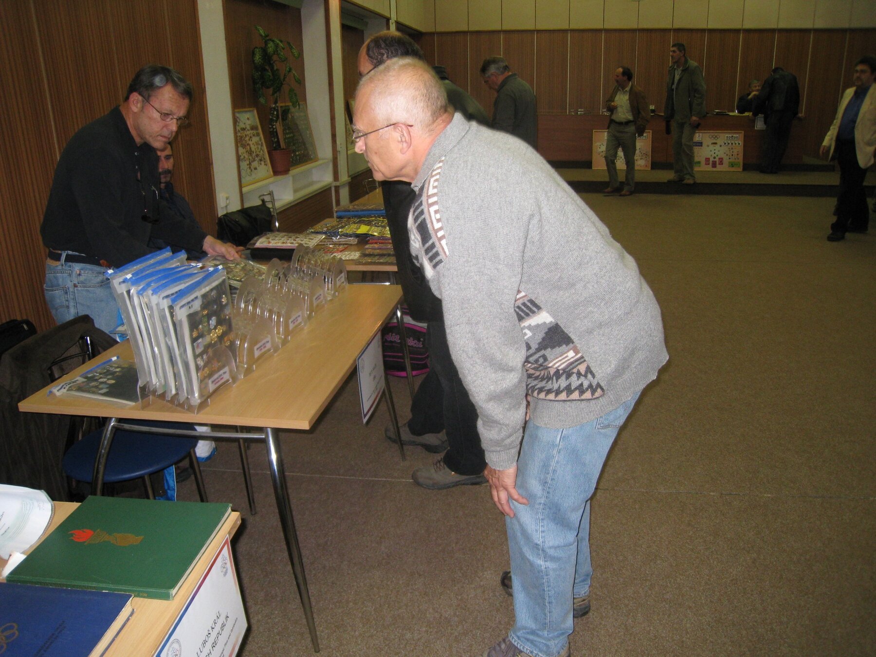 Collectors’ exchange meeting at the Military Hospital – photograph 7