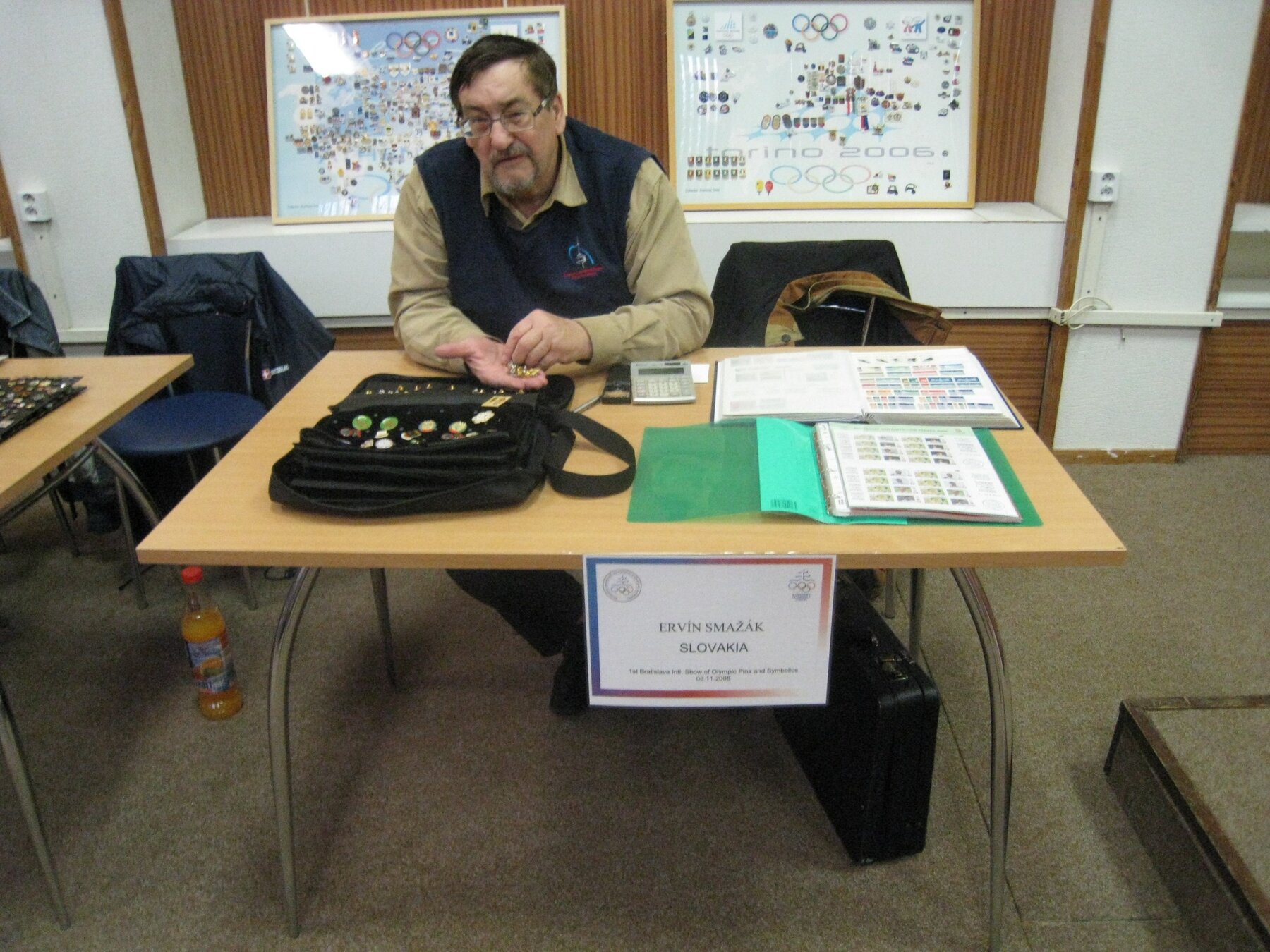 Collectors’ exchange meeting at the Military Hospital – photograph 13