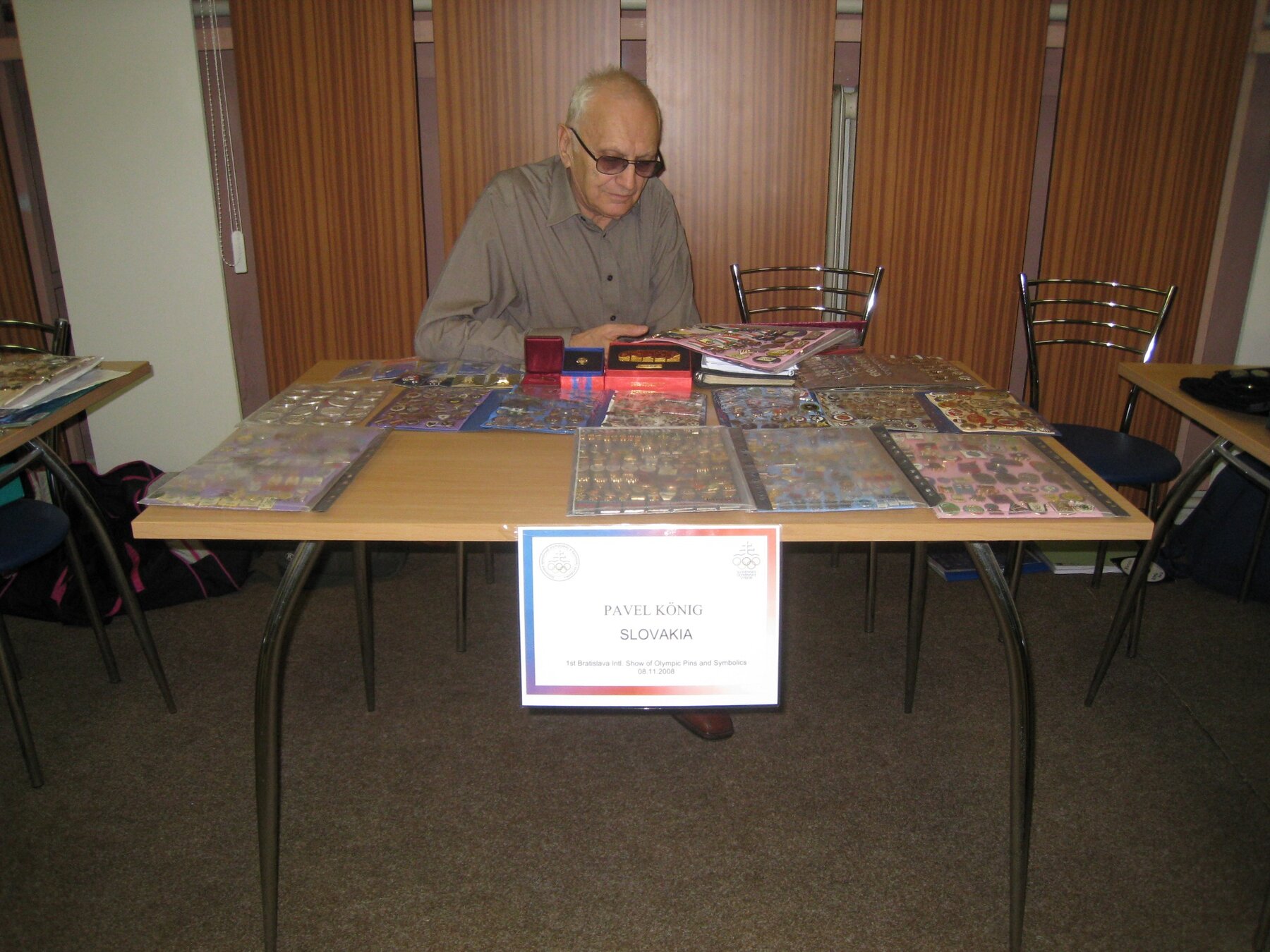 Collectors’ exchange meeting at the Military Hospital – photograph 16