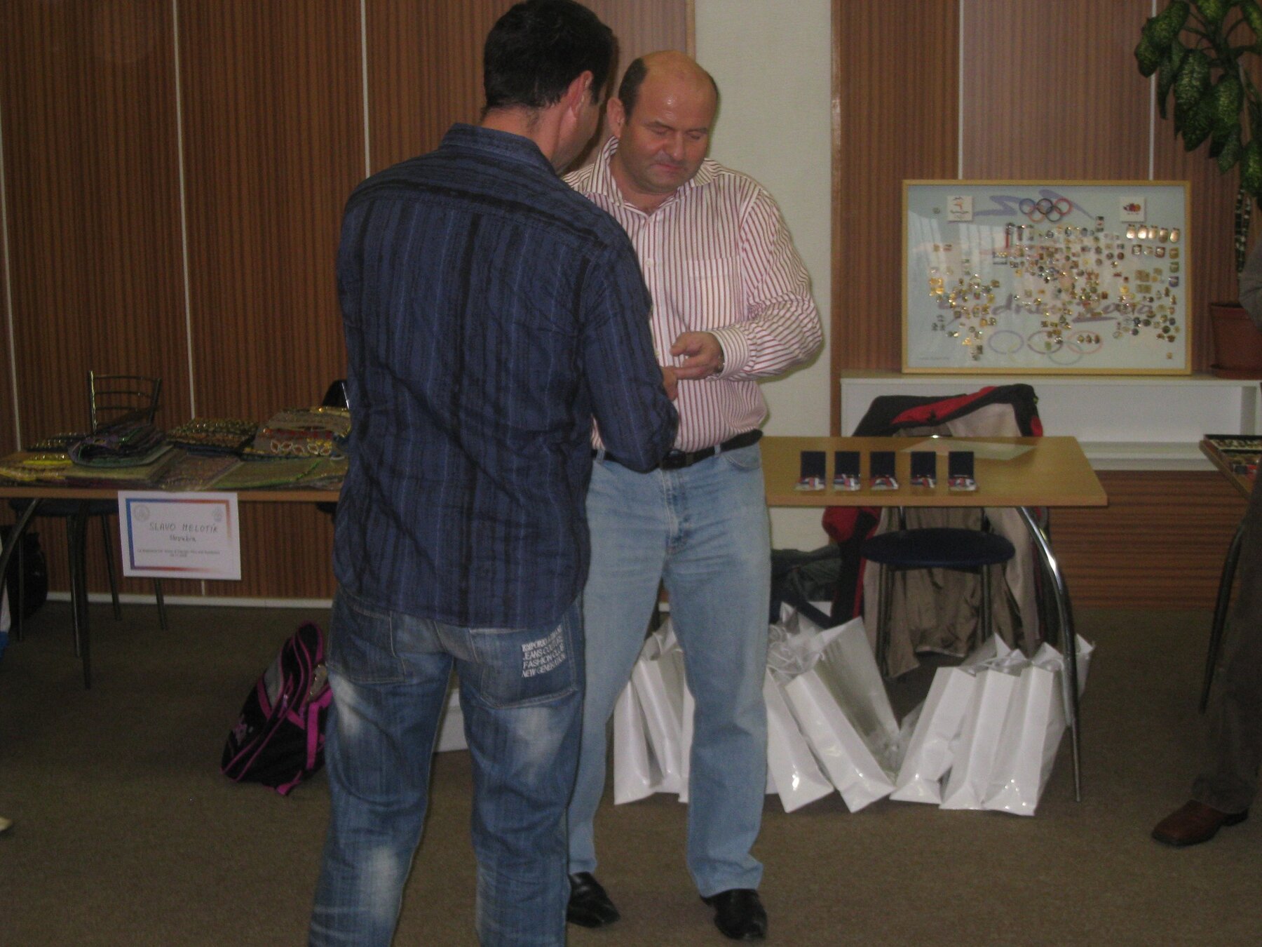 Collectors’ exchange meeting at the Military Hospital – photograph 23