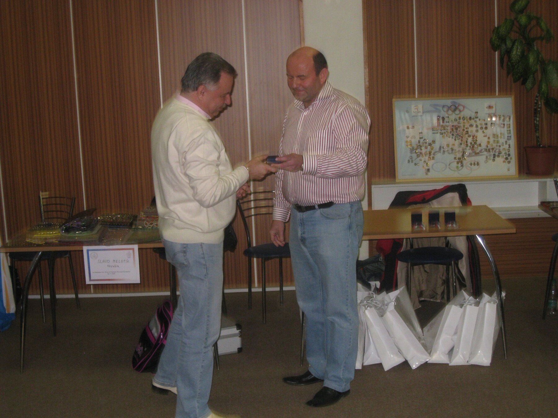 Collectors’ exchange meeting at the Military Hospital – photograph 24