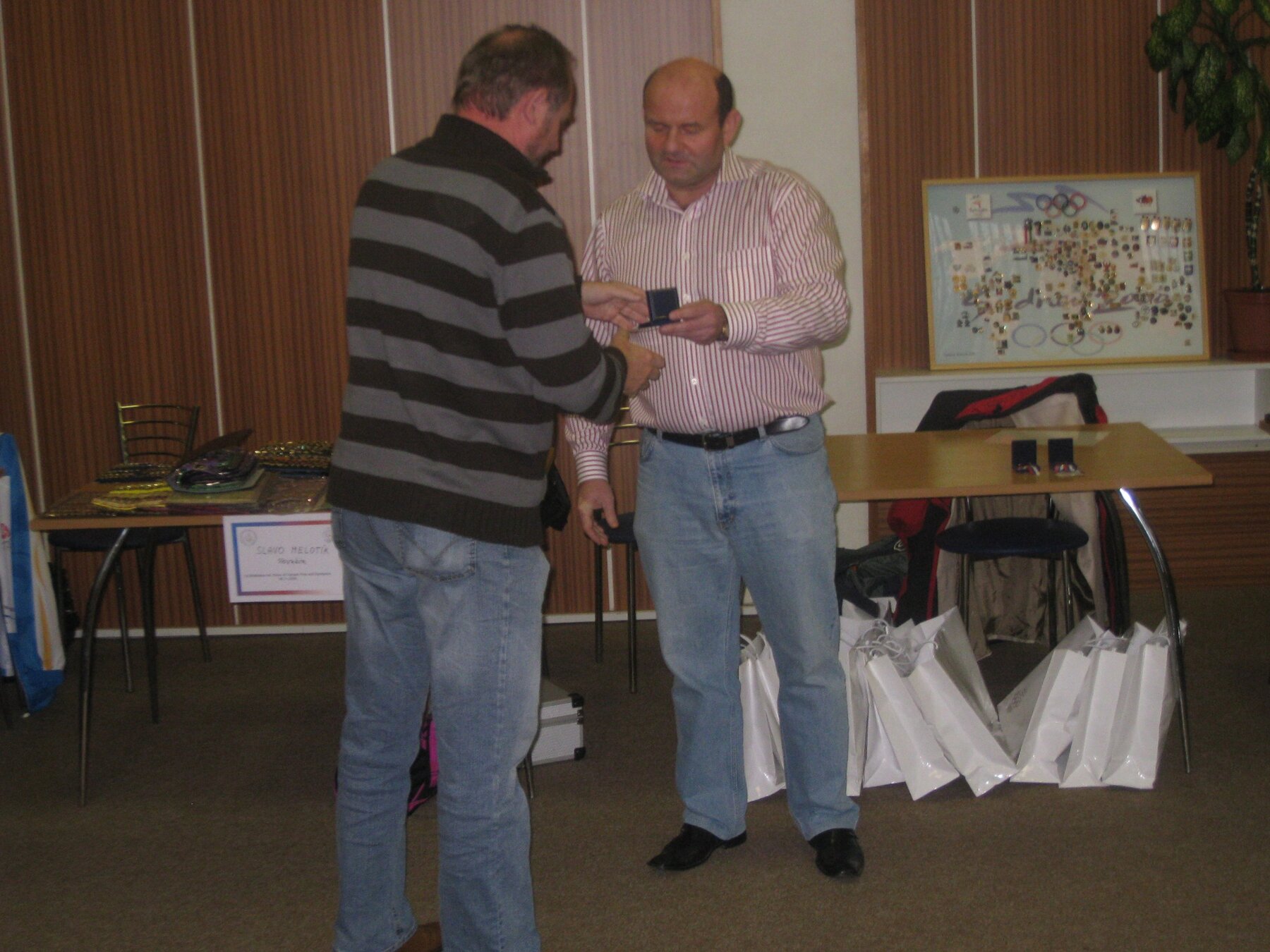 Collectors’ exchange meeting at the Military Hospital – photograph 25