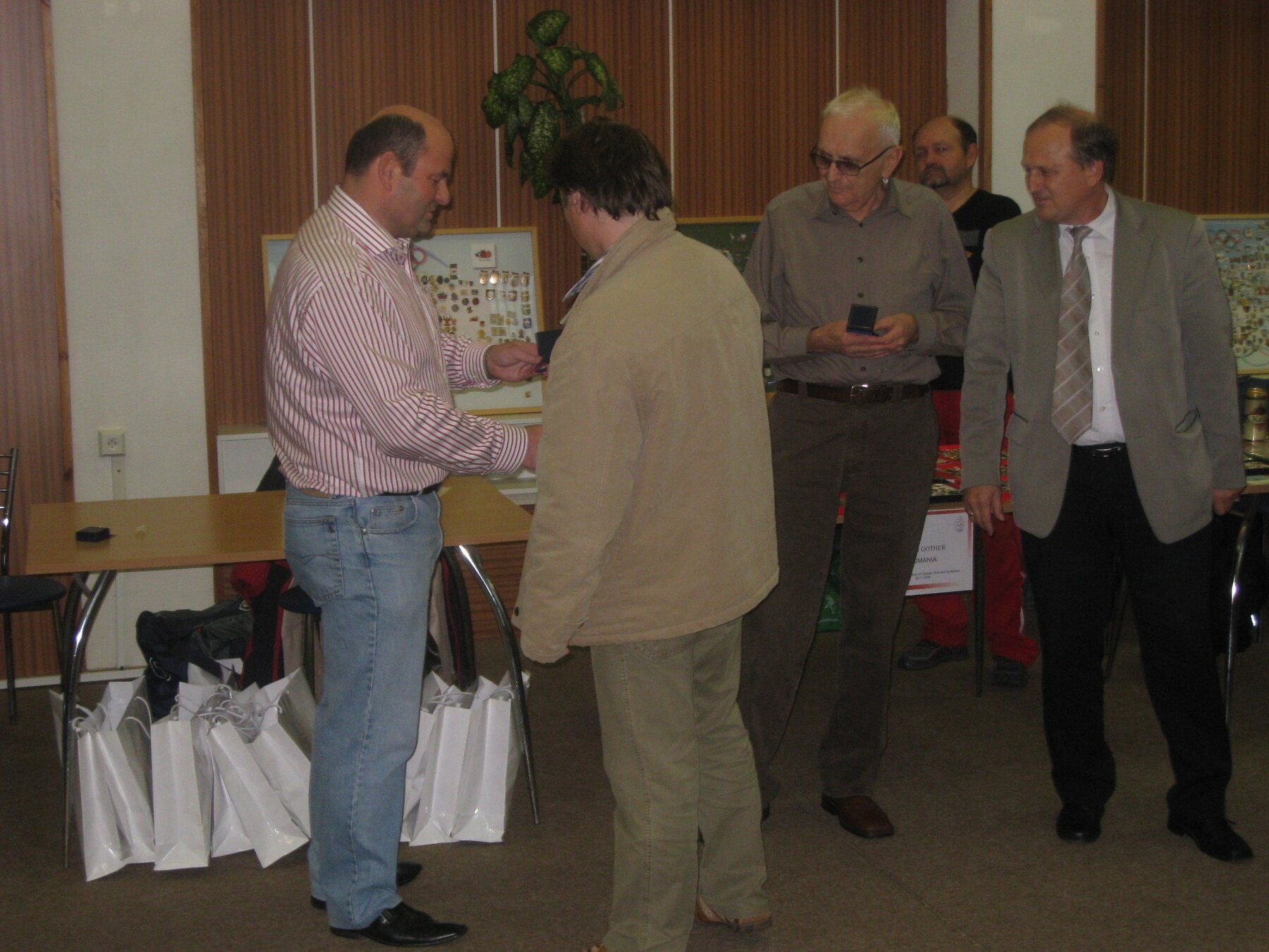 Collectors’ exchange meeting at the Military Hospital – photograph 26